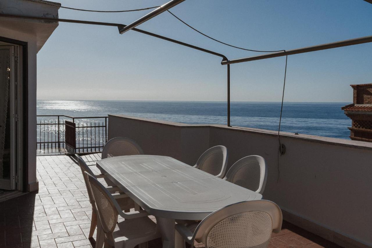 Be Your Home - Appartamento 4 Camere Sul Mare Scesa Al Mare Privata Santa Marinella Exterior foto